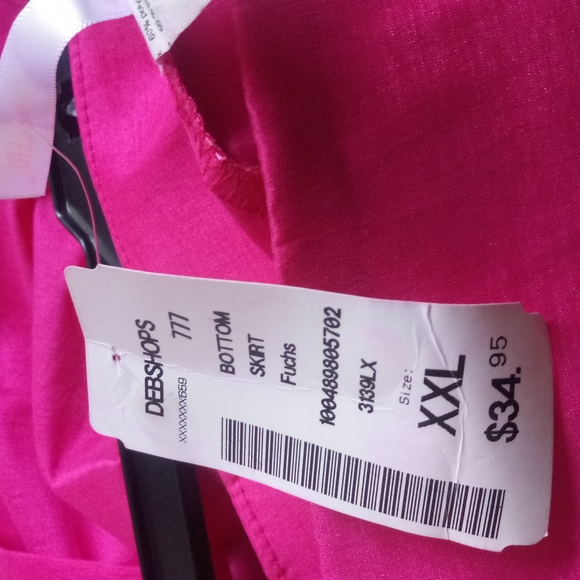 BEAUTIFUL Hot pink High/low skirt. - Picture 7 of 7